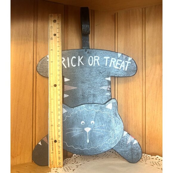 Handcrafted Wooden Halloween Black Cat Trick or Treat Handpainted Decoration Hoo - Picture 2 of 6